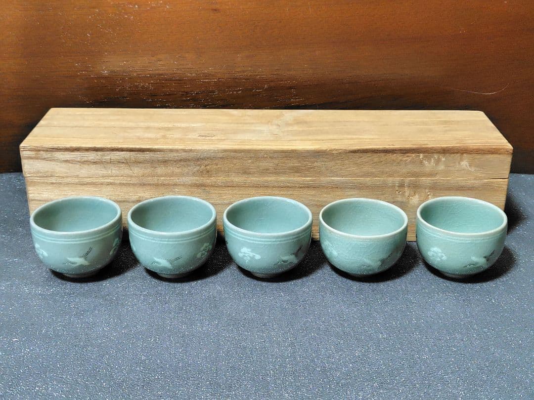 韓国　人間文化財　人間国宝　柳海剛　青磁　雲鶴図　茶碗　ぐい呑み　5個　共箱付き