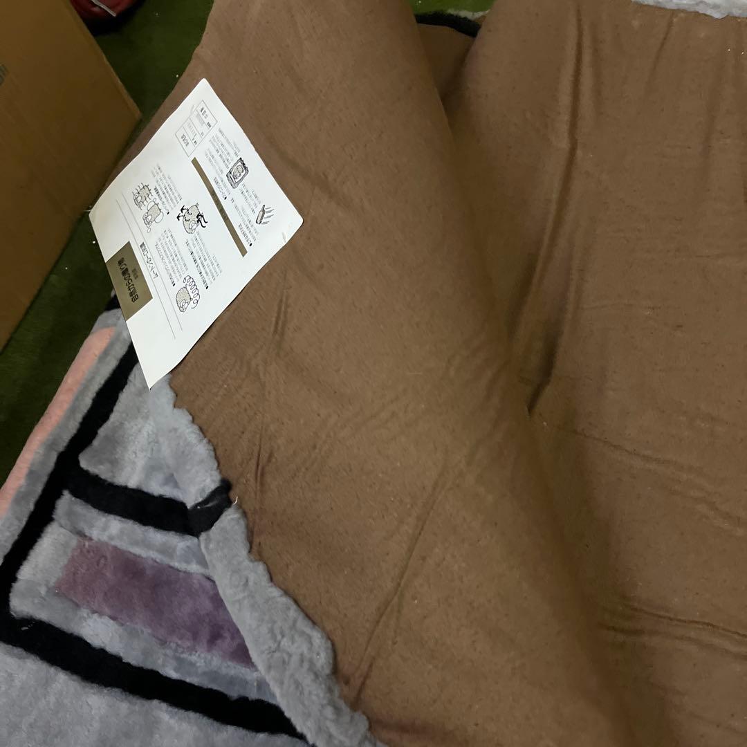  FUR ムーンカーペットラグ 200x200