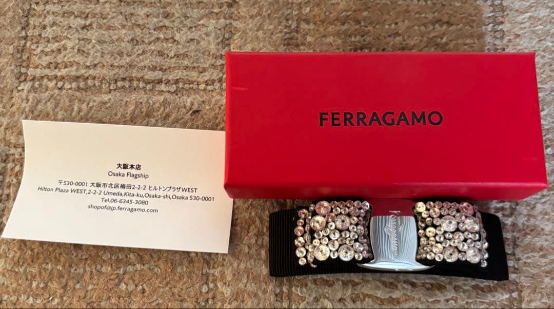 FERRAGAMO ブラック ヘアクリップ