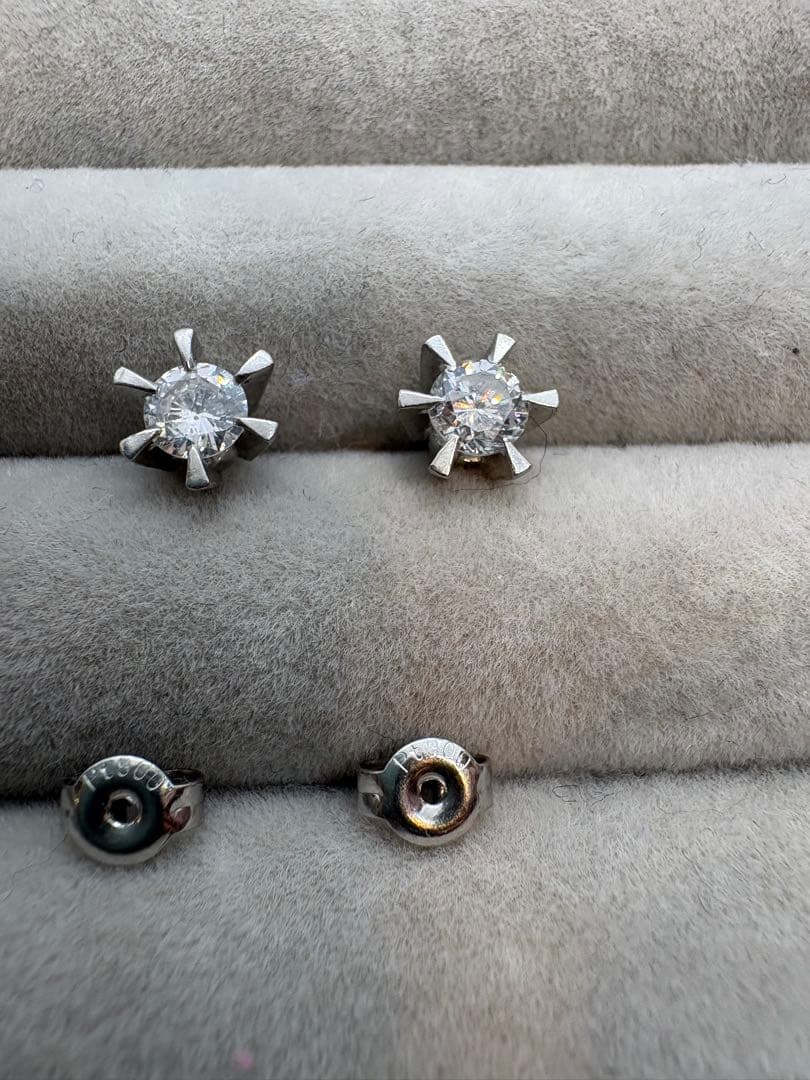 計0.66ct pt900刻印 一粒ダイヤモンドピアス　ペア