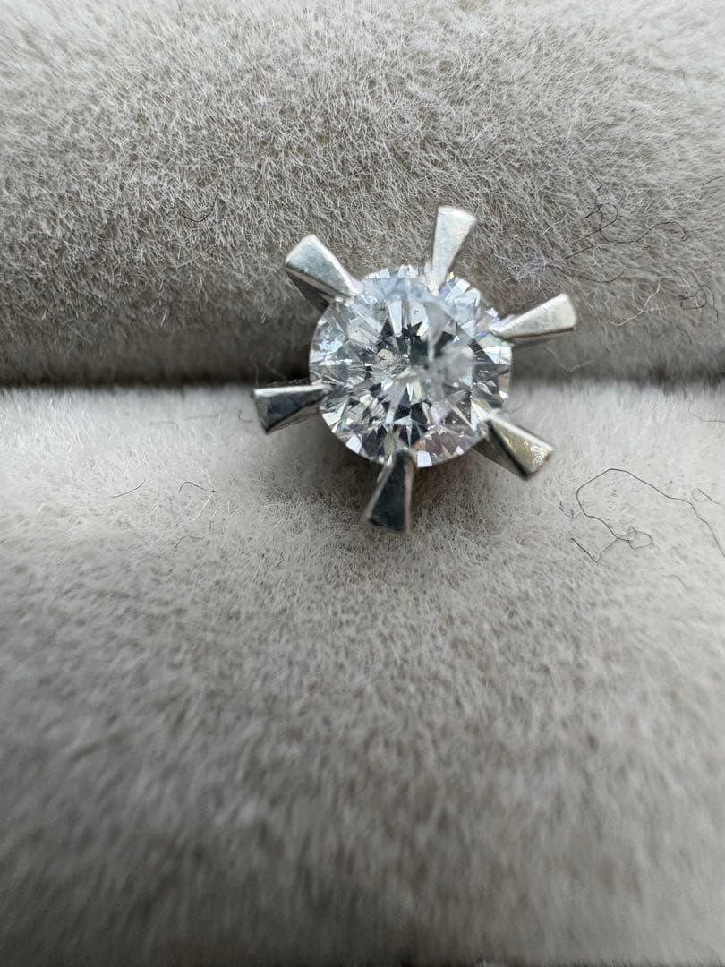 計0.66ct pt900刻印 一粒ダイヤモンドピアス　ペア