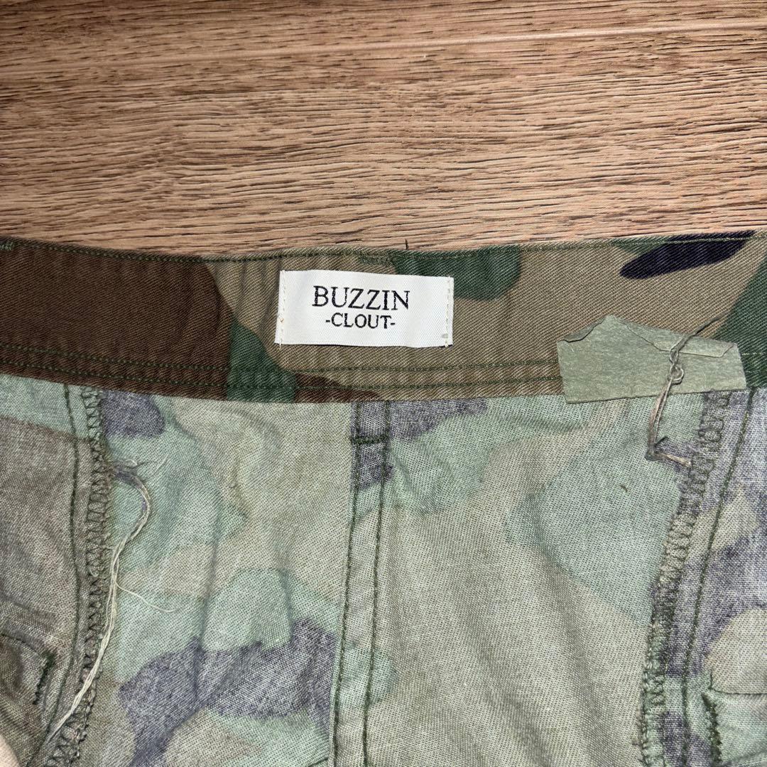BUZZIN CLOUT カモ　ダメージパンツ