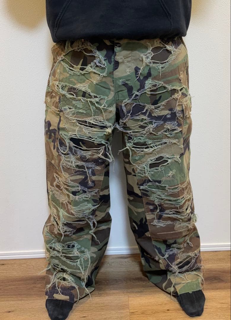 BUZZIN CLOUT カモ　ダメージパンツ