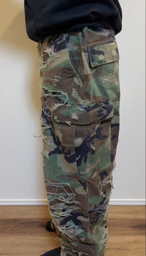 BUZZIN CLOUT カモ　ダメージパンツ