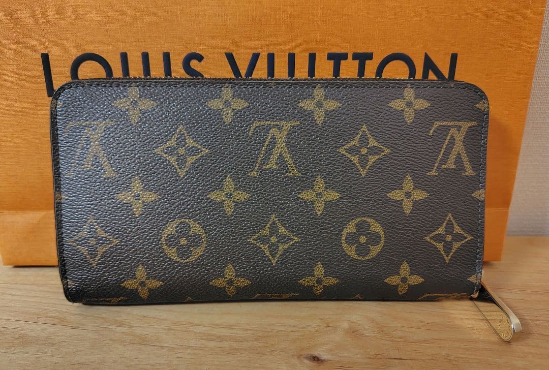ルイヴィトン ジッピーウォレット M42616 長財布