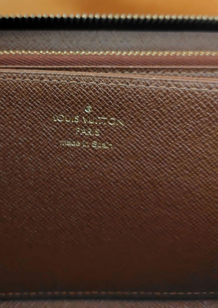 ルイヴィトン ジッピーウォレット M42616 長財布