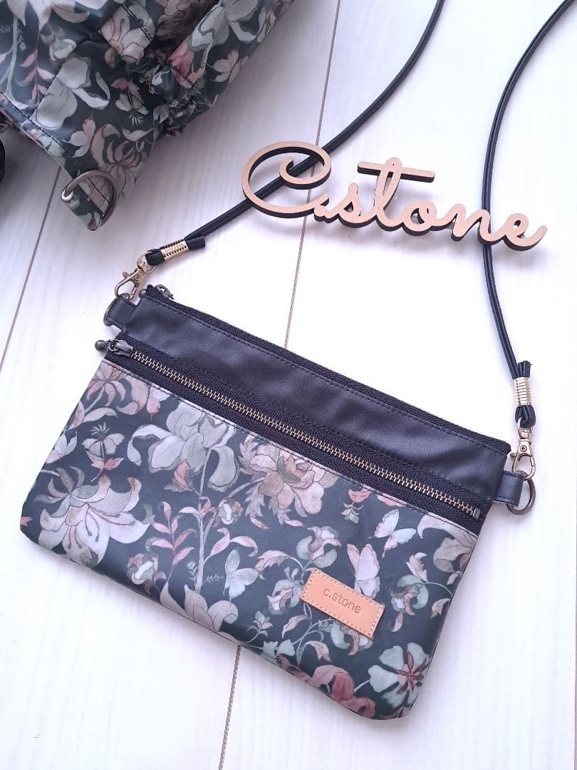 non様　クリアランスSALE　バタフライ　タック入り通勤バッグ&お薬手帳