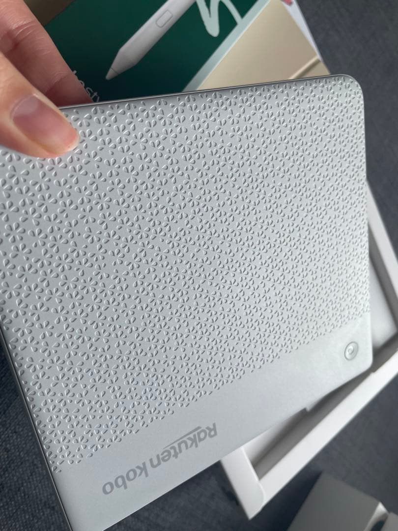 Kobo Libra Colour（ホワイト）本体 + スタイラス + カバー