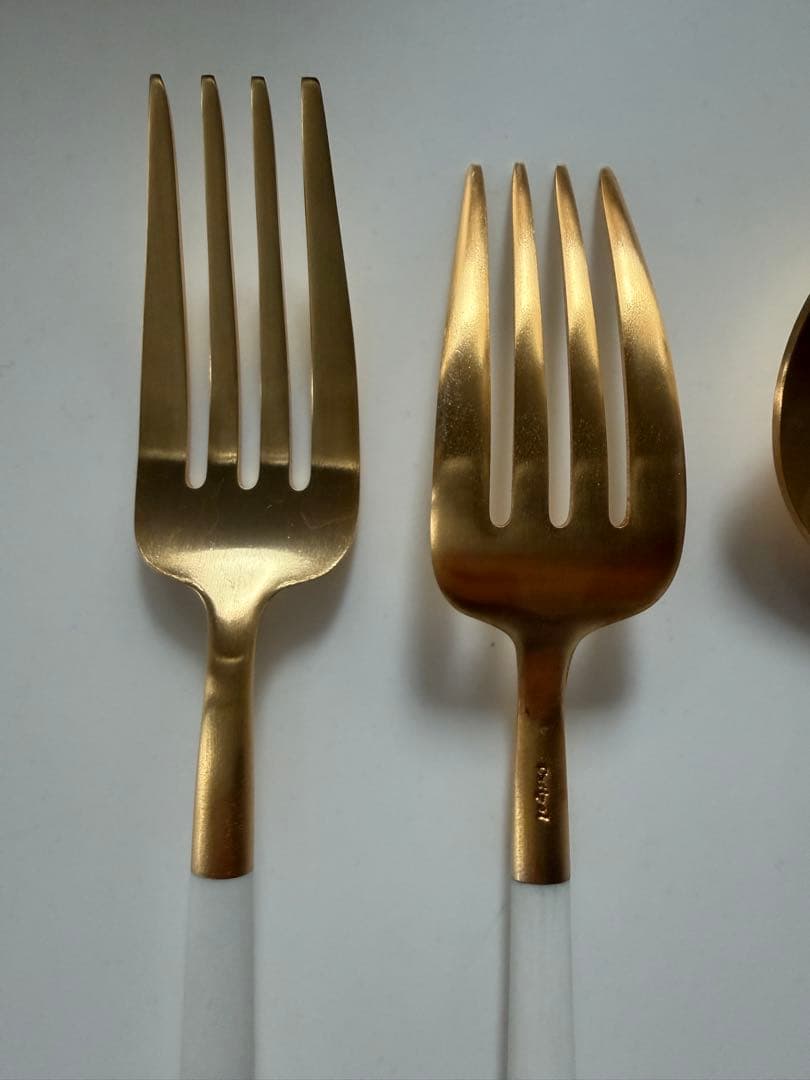 クチポール　Cutipol ホワイト×ゴールド