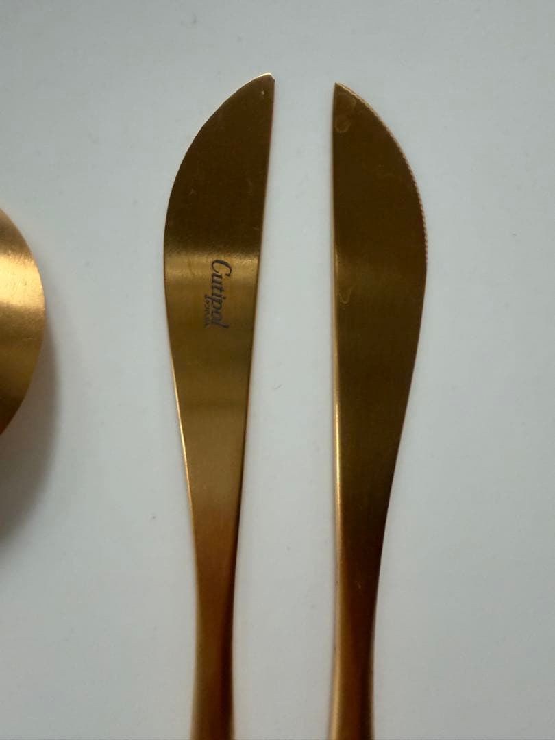 クチポール　Cutipol ホワイト×ゴールド