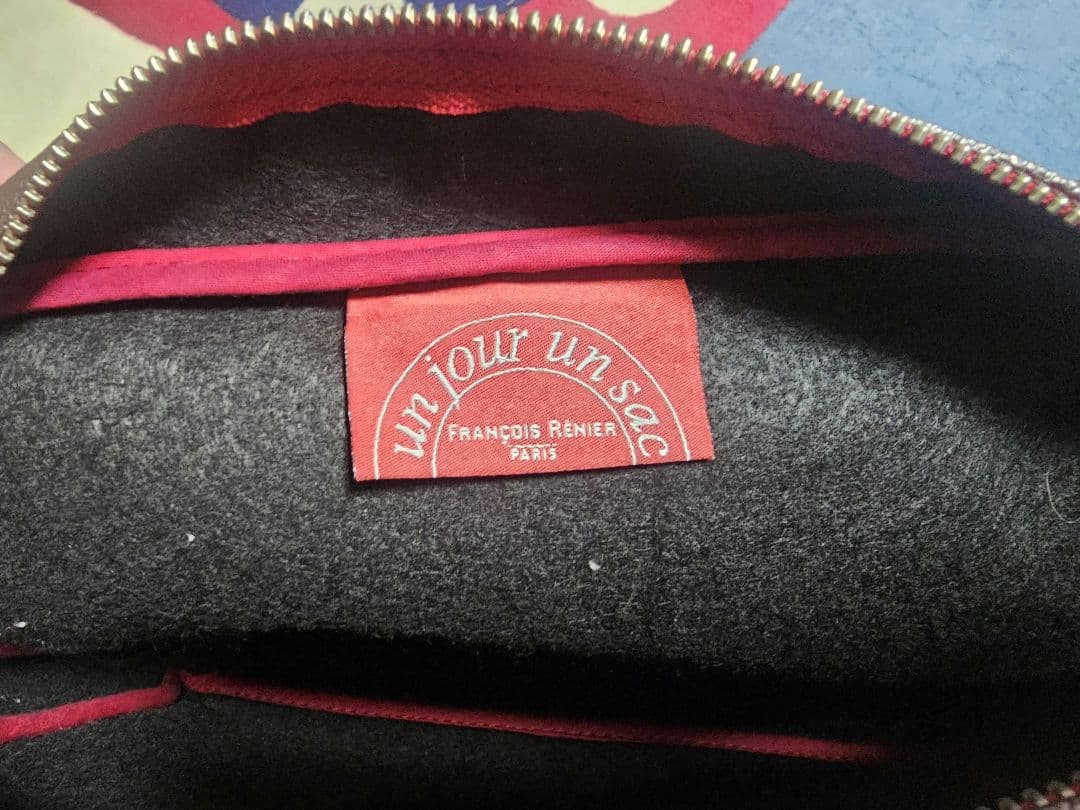 アンジュールアンサック　メタリックグレー ボックス型バッグ