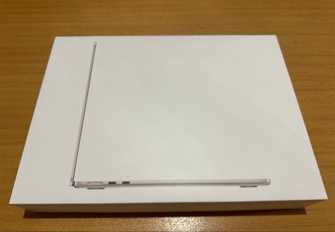 MacBookAir M2 13インチ 8GB/256GB 箱付　スターライト