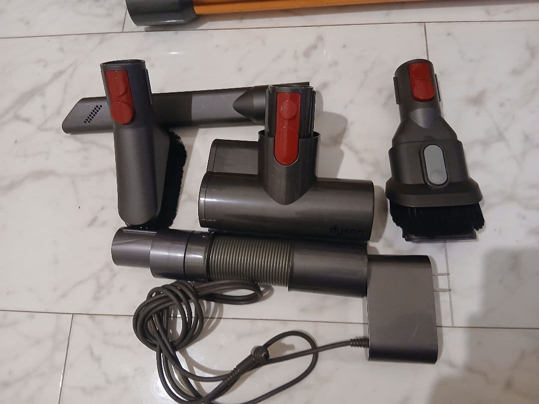 Dyson V10 SV12 本体＋ソフトローラーヘッド 付属品多数