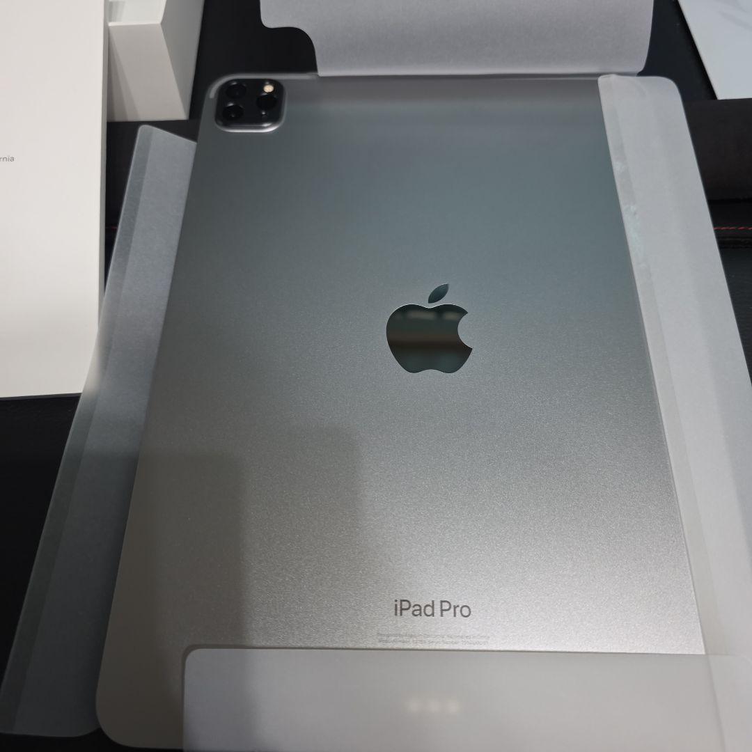 Apple iPad Pro(Pencil、ロジクールキーボード)