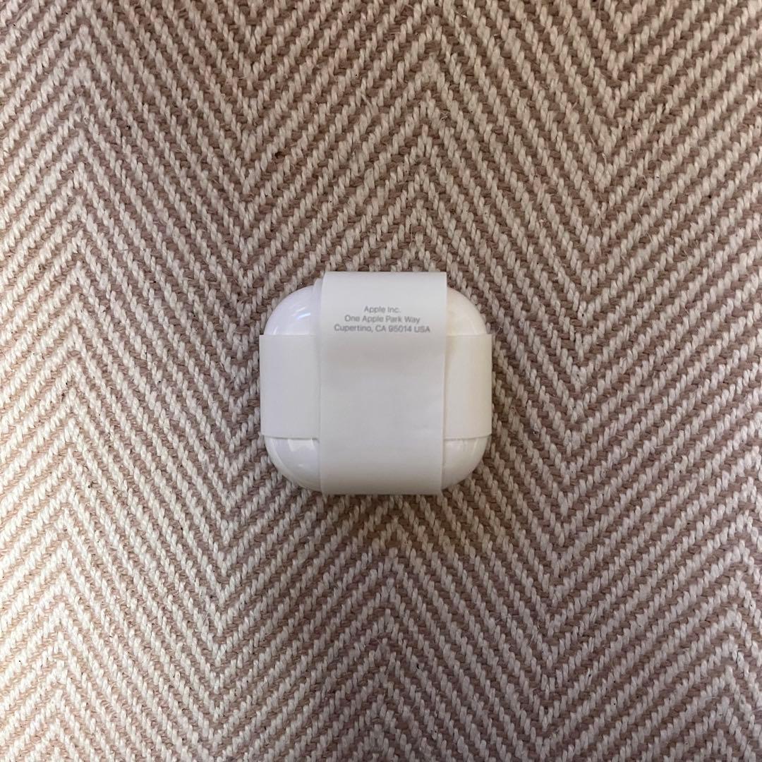 【新品•未使用】　AirPods 第4世代　Apple ノイズキャンセリング