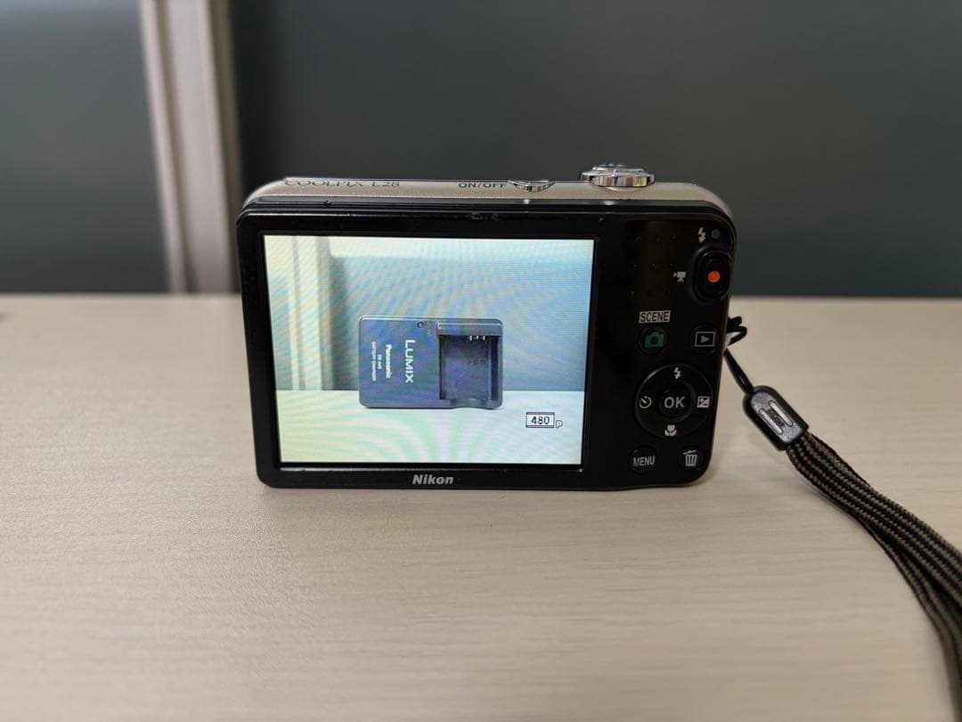 Nikon COOLPIX L28 デジカメ　シルバー