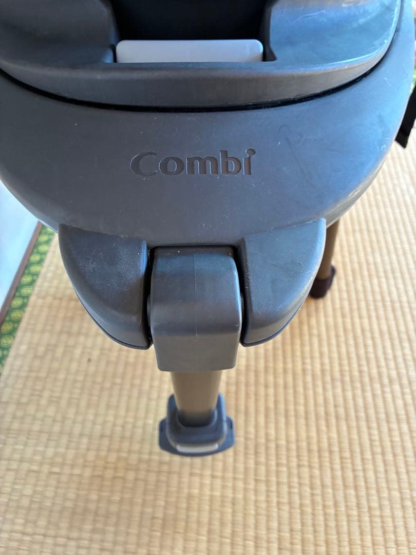 限定色　combi THE S plus チャイルドシート