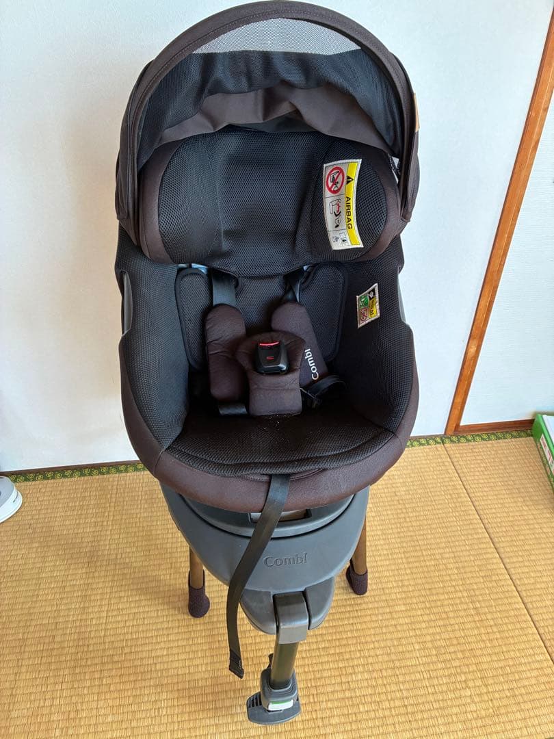 限定色　combi THE S plus チャイルドシート