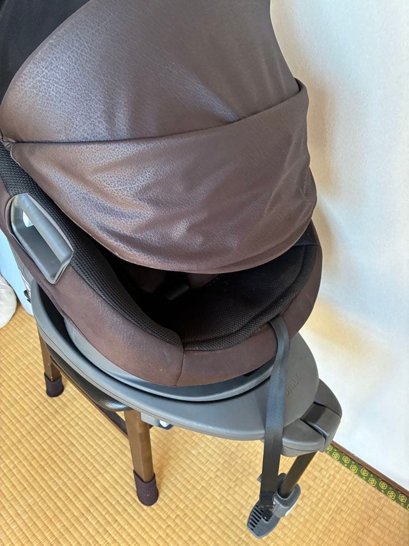 限定色　combi THE S plus チャイルドシート