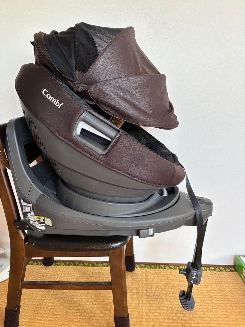 限定色　combi THE S plus チャイルドシート