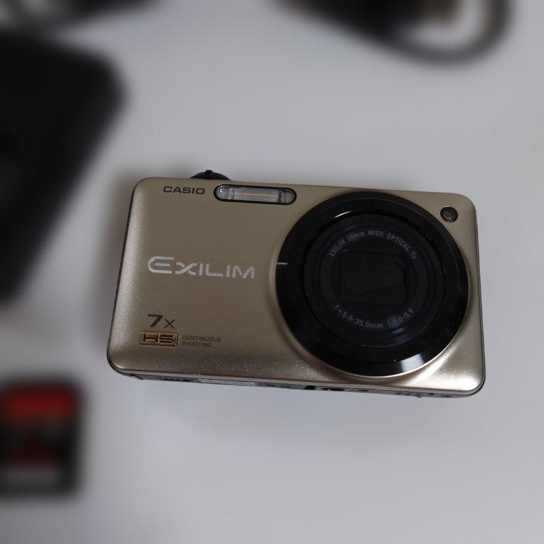 CASIO EXILIM デジタルカメラ EX-ZR15 カシオ　デジカメ