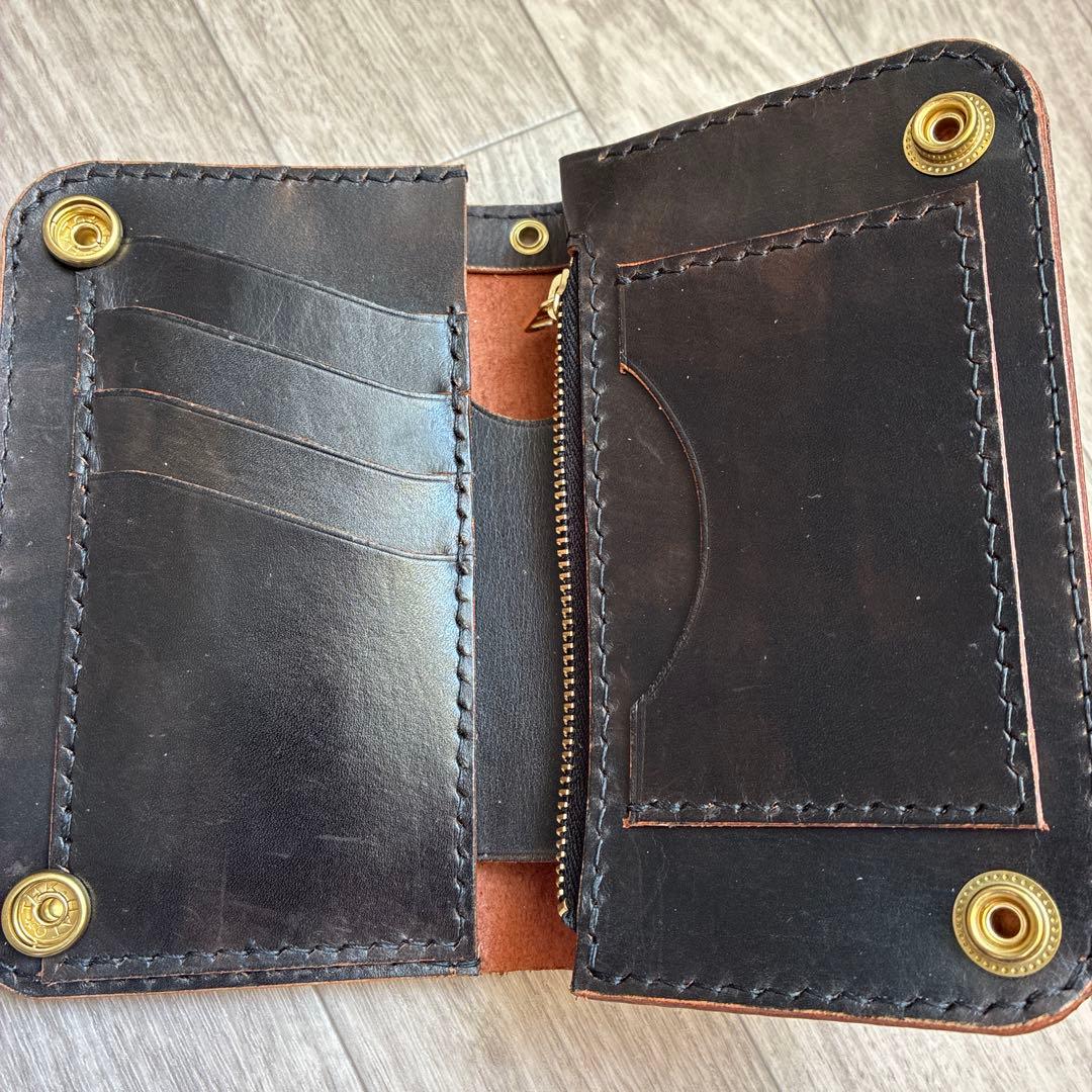 【茶芯ブラック】ミドルトラッカーウォレット　真鍮　黒ステッチ　お札を折らずに収納