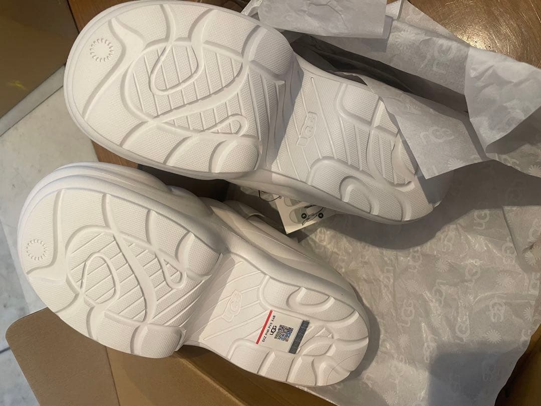 ugg アグ　aww yeah アーイヤー　24cm