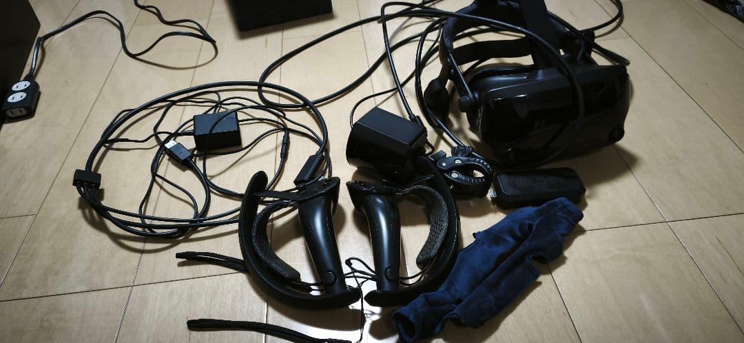 Valve index ヘッドセットとコントローラー、ベースステーションのセット