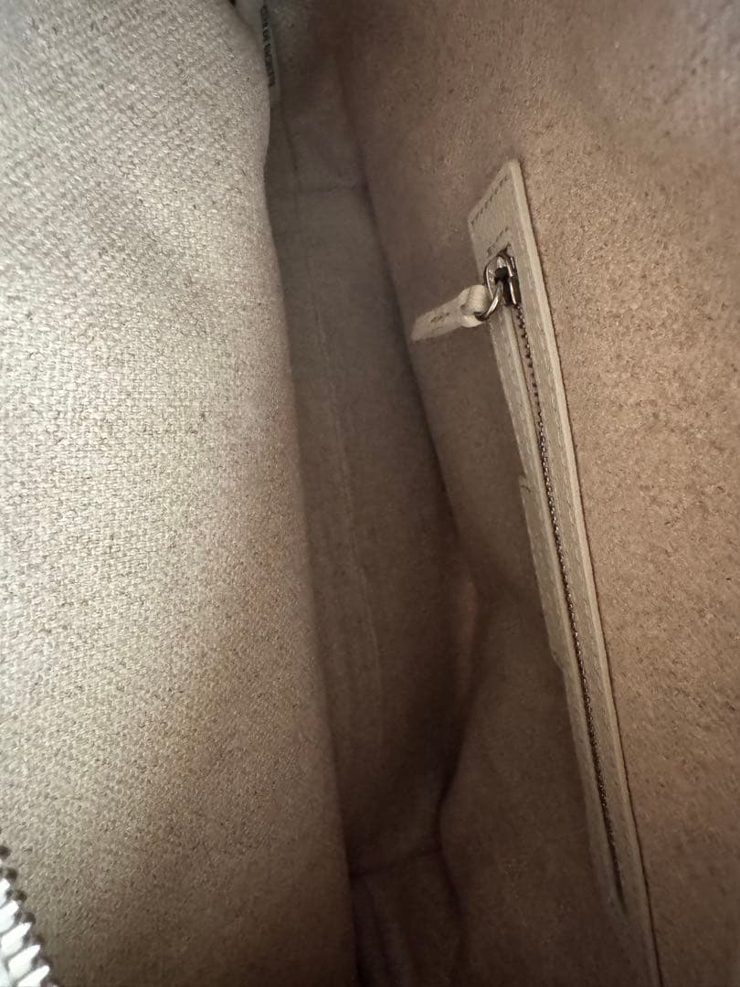 TOUT Y EST トゥティエ ◯ カノ トワル スモールバッグ 韓国