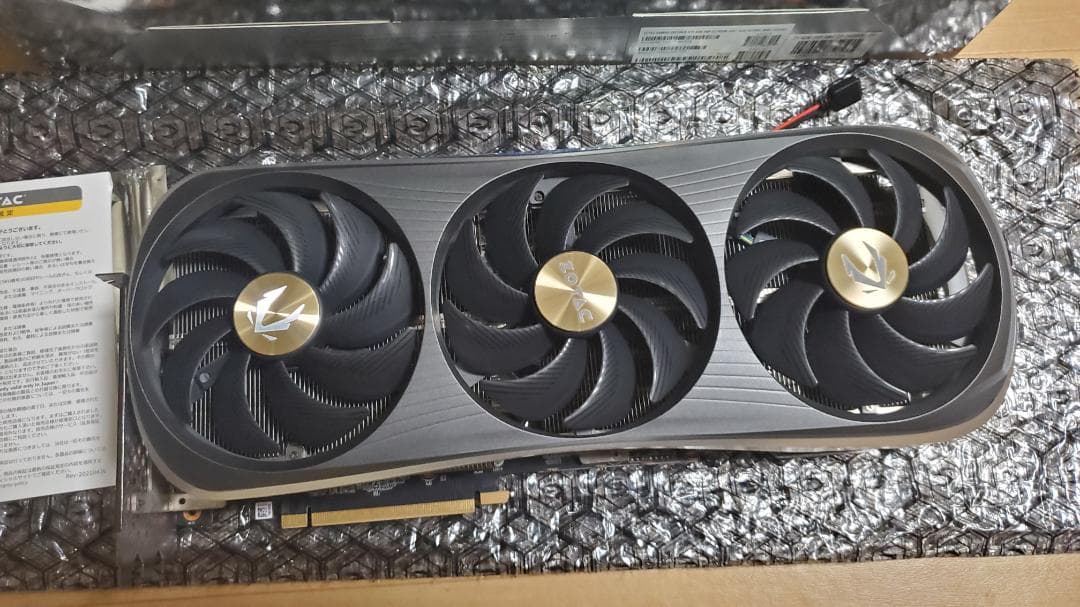 グラフィックボード・グラボ・ビデオカード ZOTAC GeForce RTX 4090 AMP EXTREME AIRO