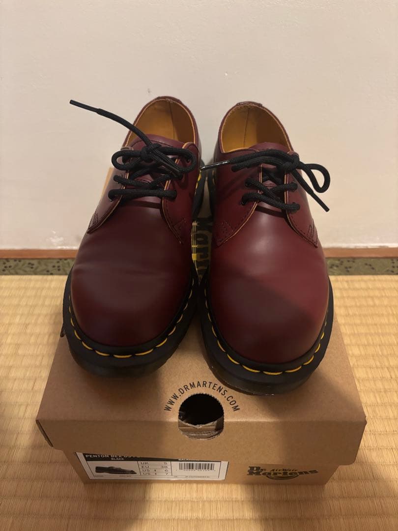 Dr. Martens バーガンディ 3ホール