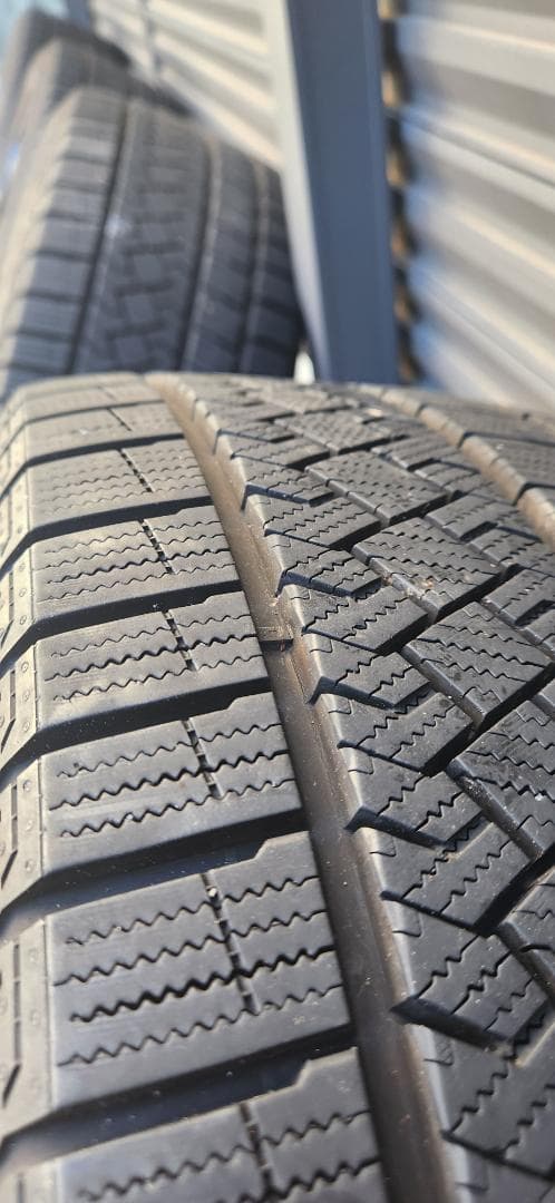 アルファード30系 スタッドレス4本 18インチ7.5J