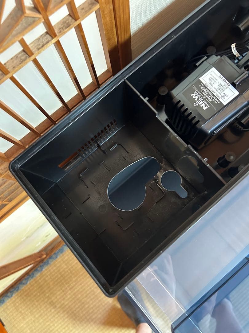 引き取り限定　90センチ底面背面艶消しブラックアクリル水槽　上部フィルター