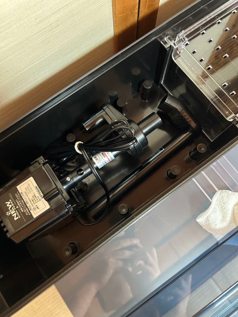 引き取り限定　90センチ底面背面艶消しブラックアクリル水槽　上部フィルター