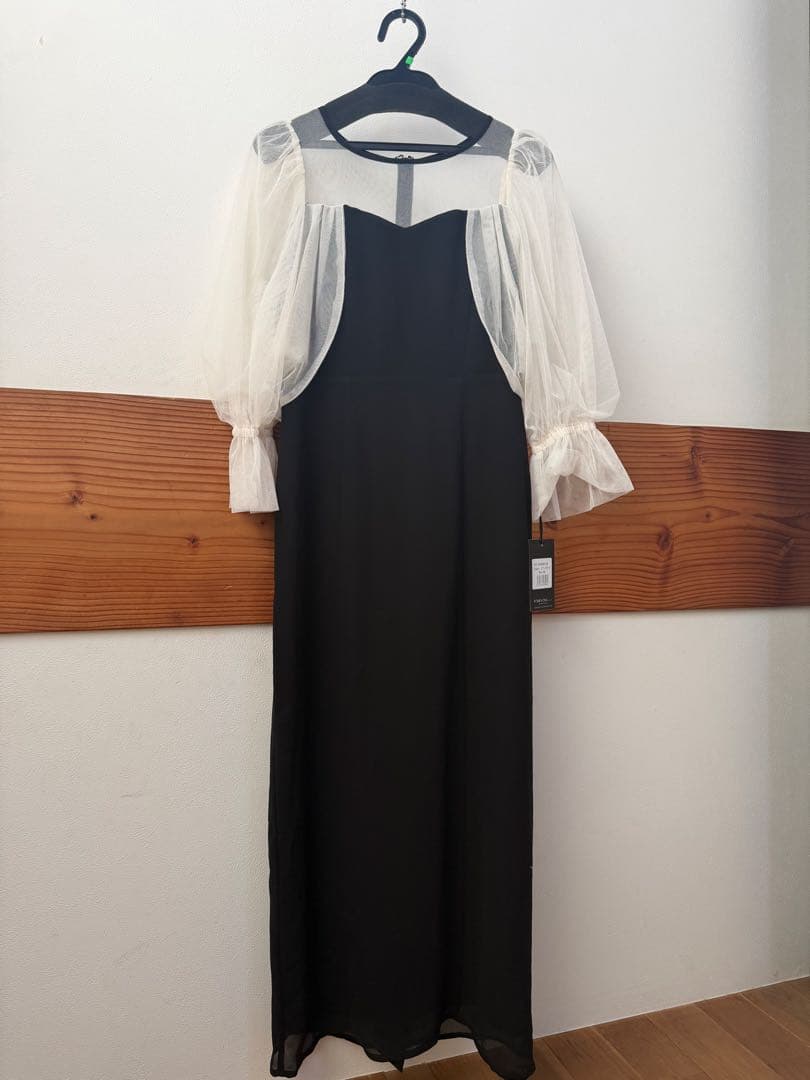 チュールオフショルダードレス　オフホワイト×黒パーティードレス　結婚式