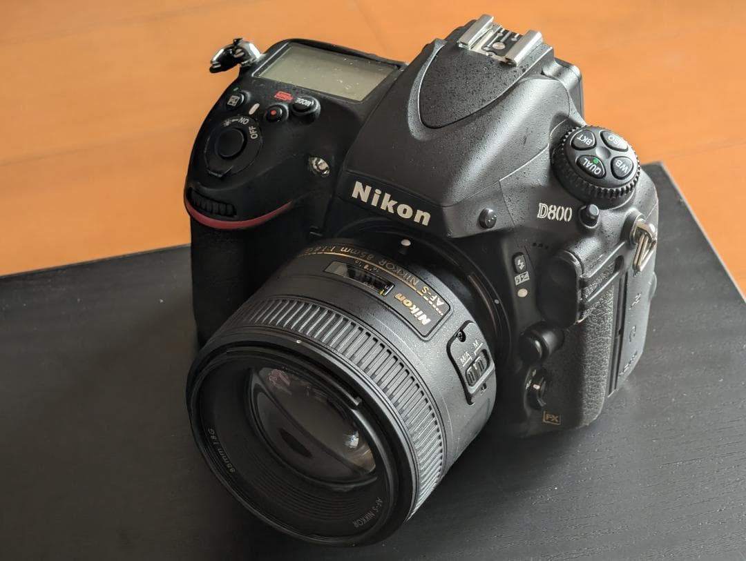 Nikon D800, 85mm f1.8G, 50mm f1.4D セット