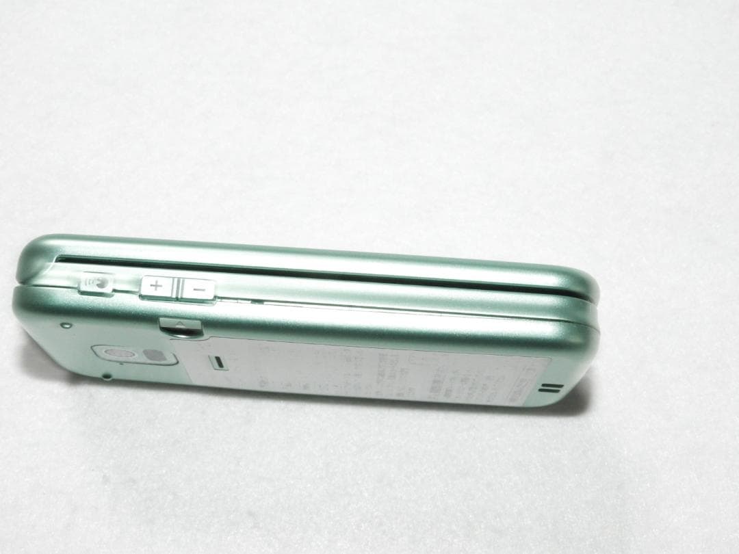 富士通 らくらくホン F-02J グリーン docomo ガラホ 4G LTE