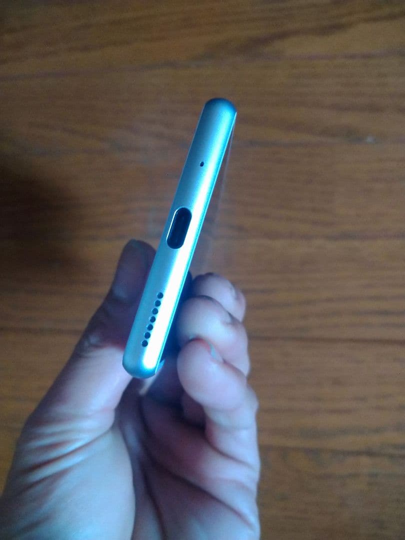 SONY Xperia 8 64GB au版 SIMロック解除済み 美品