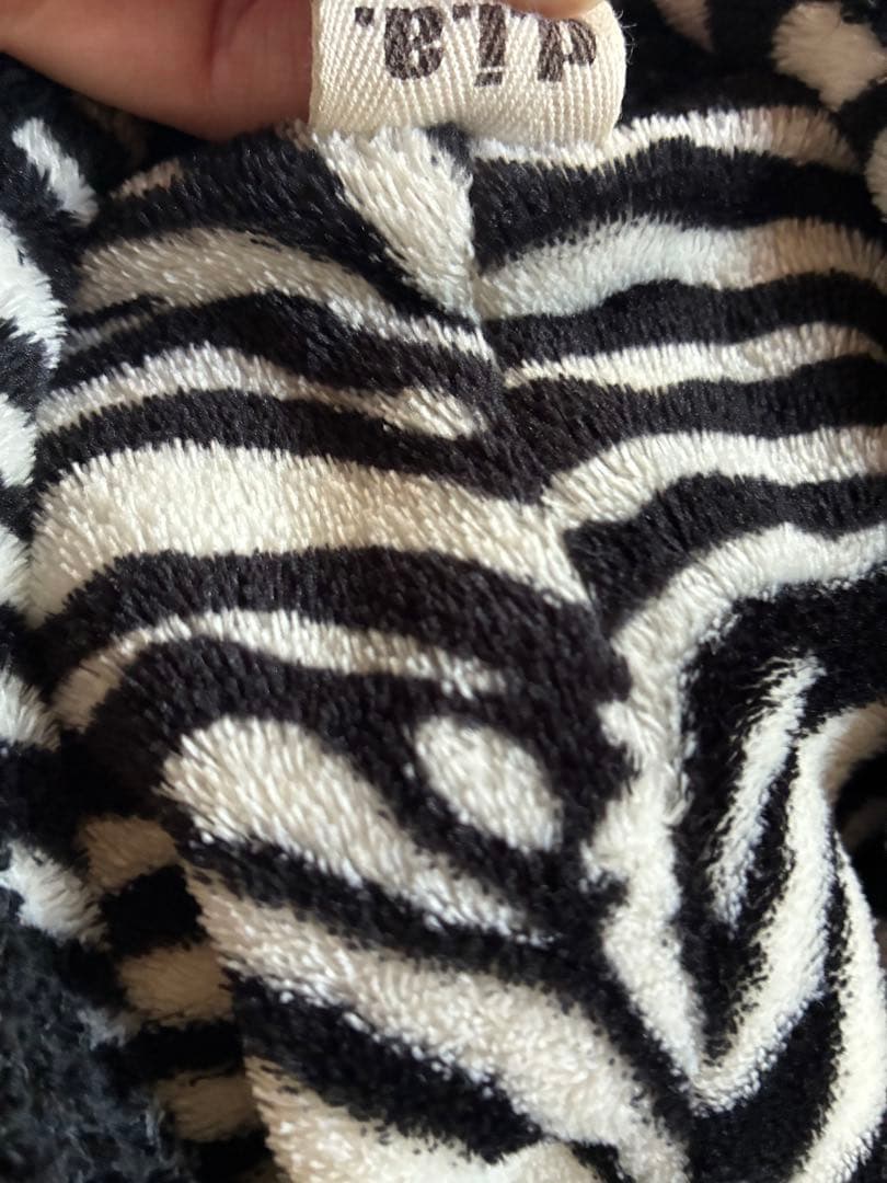 d.i.aスカル刺繍 黒パーカー ゼブラ柄