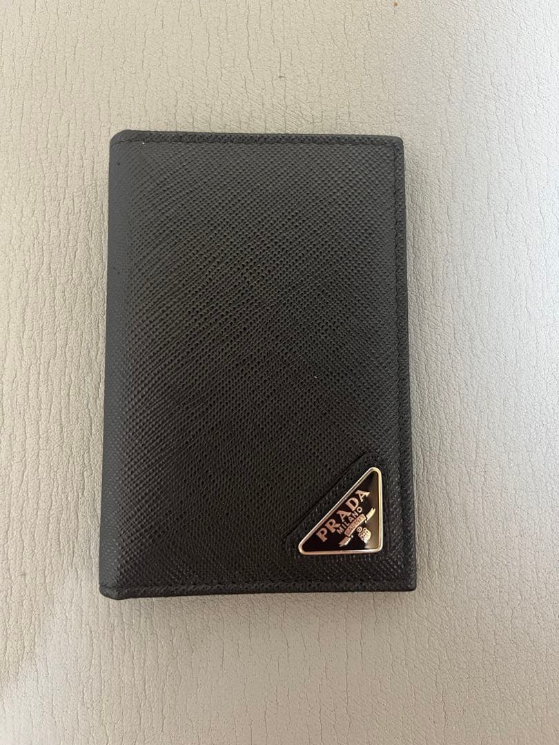 美品PRADA サフィアーノトライアングル カードホルダー