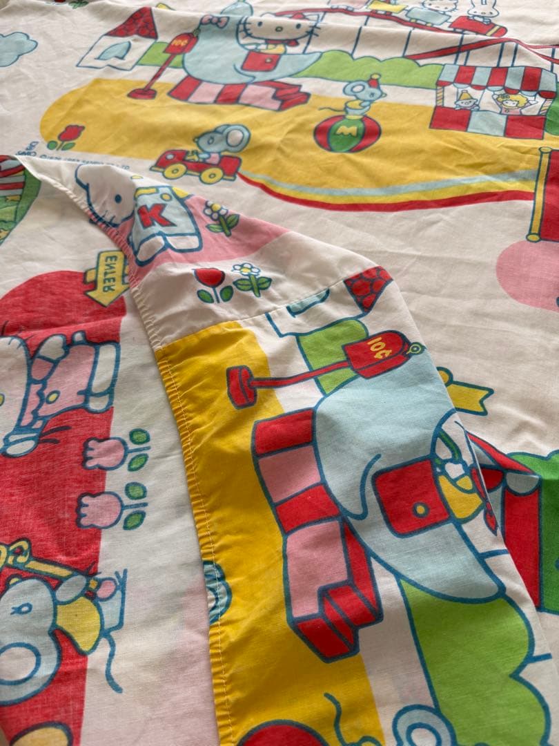 ☆SANRIO HELLO KITTY ビンテージシーツ　フィット　キティ