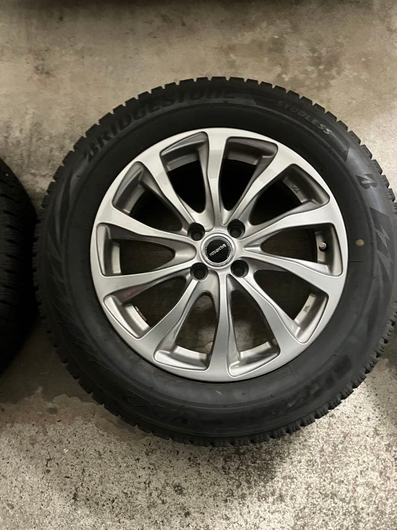 ライズに使用16インチ スタッドレスタイヤ ホイールセットバリ溝VRX2