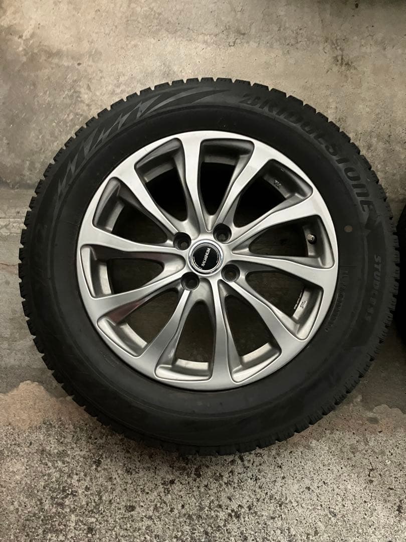 ライズに使用16インチ スタッドレスタイヤ ホイールセットバリ溝VRX2