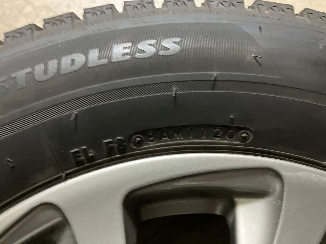 ライズに使用16インチ スタッドレスタイヤ ホイールセットバリ溝VRX2