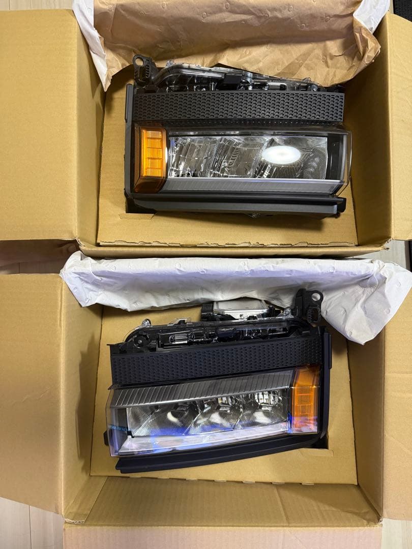 ランドクルーザー250 VX純正角目