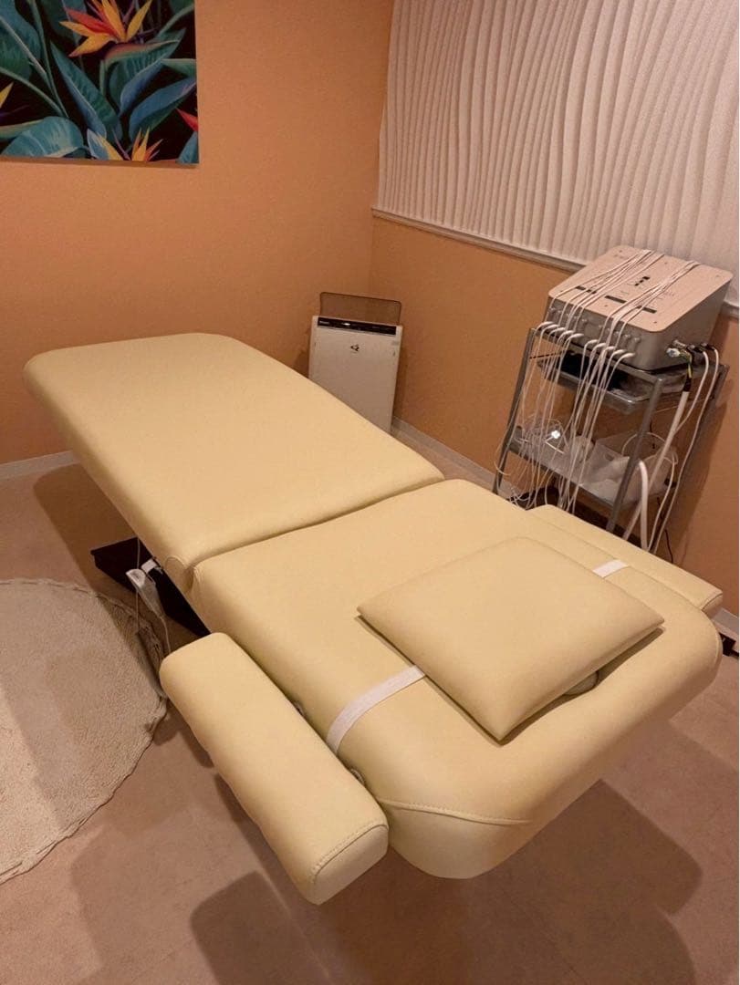 リクライニングマッサージチェア クリーム色