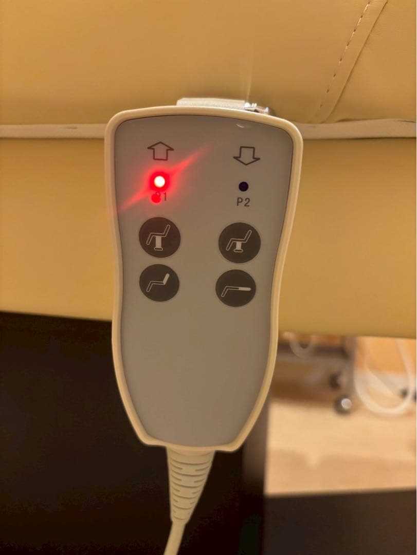 リクライニングマッサージチェア クリーム色