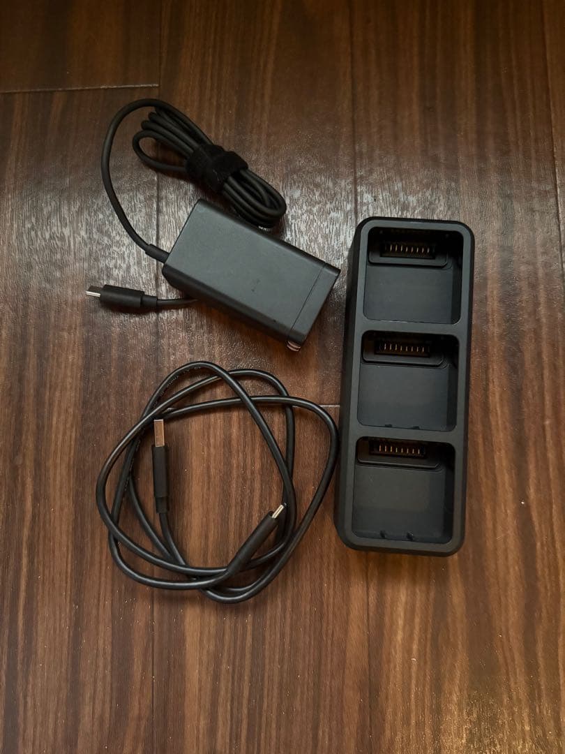 DJI製 Mavic 3 バッテリー充電ハブ100wと電源アダプターのセットです