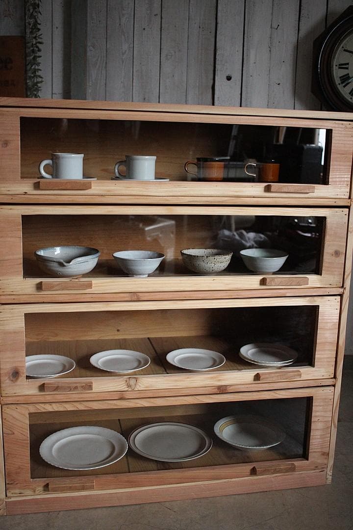 前面ガラスの引き出し4段　食器棚　シャツケース　収納棚　古家具