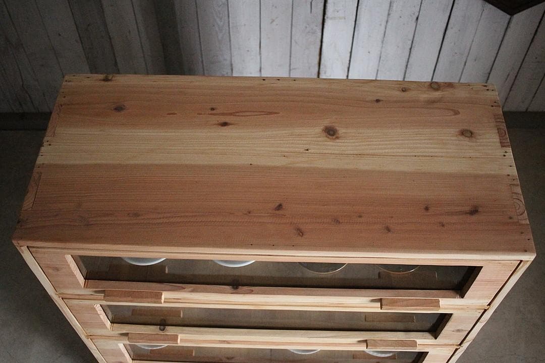 前面ガラスの引き出し4段　食器棚　シャツケース　収納棚　古家具